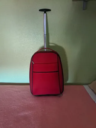 Trolley de viaje rojo