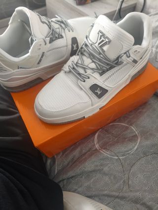 Zapatos Louis Vuitton TRANIER SNEAKER grises y bla