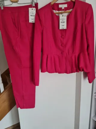 Traje Zara Rosa Peplum Pantalón