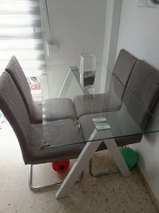 Mesa cristal con 4 sillas
