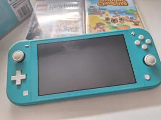 Nintendo Switch Lite con 2 juegos