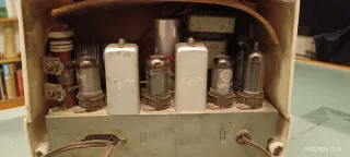 Lote 2 radios y osciloscopio beige