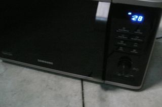 Micro-ondas Samsung MS23K3513AS 23L