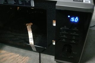 Micro-ondas Samsung MS23K3513AS 23L