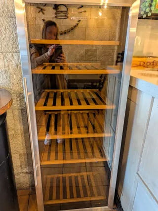 Nevera de vinos negra