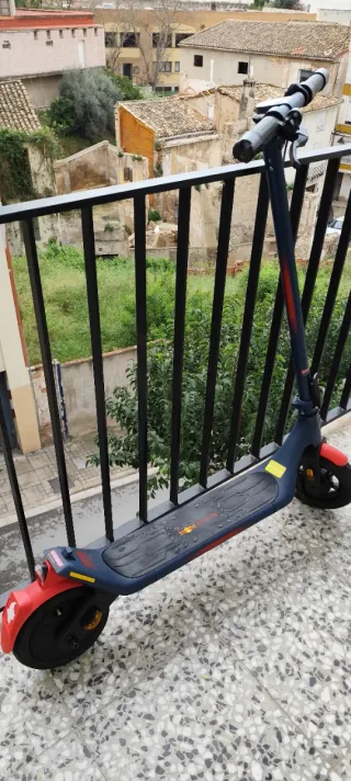 Patinete Eléctrico Red Bull