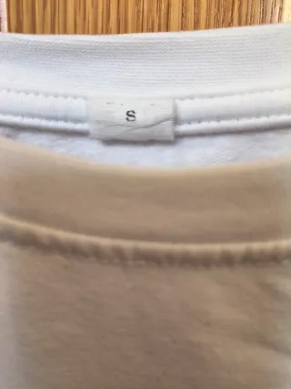 Sudadera Guess Blanca Logo Triángulo IMITACIÓN
