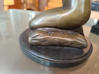 Figura de bronce mujer