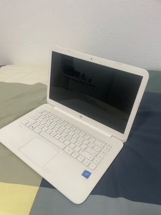Portatile HP bianco per ufficio