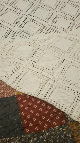 Preciosa colcha antigua cama individual