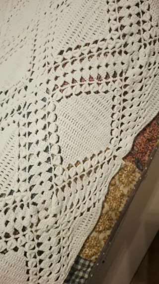 Preciosa colcha antigua cama individual