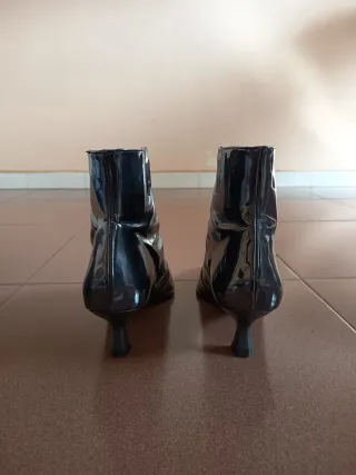 Botines Zinda charol negros talla 39