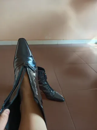 Botines Zinda charol negros talla 39