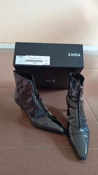 Botines Zinda charol negros talla 39