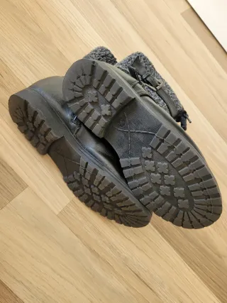 Botas de mujer negras con hebillas
