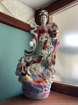 Figura porcelana mujer china con pájaros