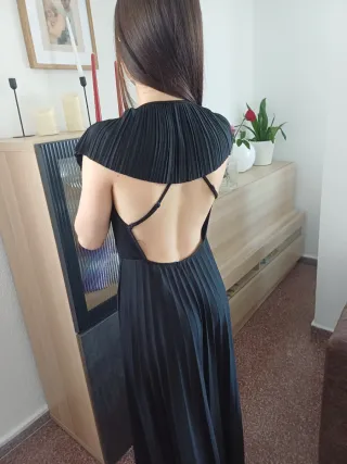 Vestido largo negro con volantes