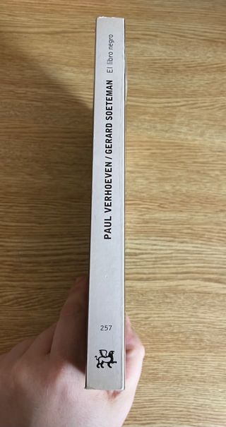El libro negro / Paul Verhoeven y Gerard Soeteman