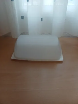 Quesera de plástico blanca