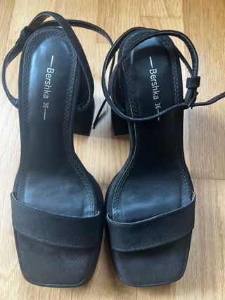 Sandalias Bershka tacón plataforma negras 36