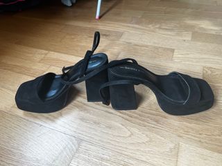 Sandalias Bershka tacón plataforma negras 36
