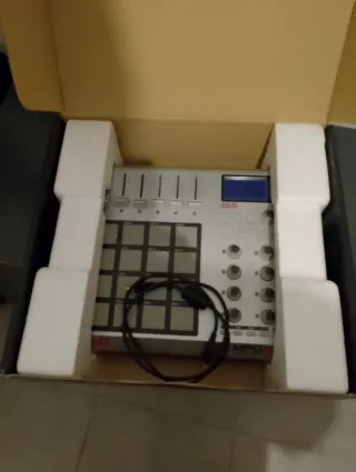 Controladora Akai MPD24 MIDI