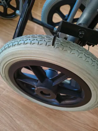 Silla de ruedas estrecha, especial para ascensor