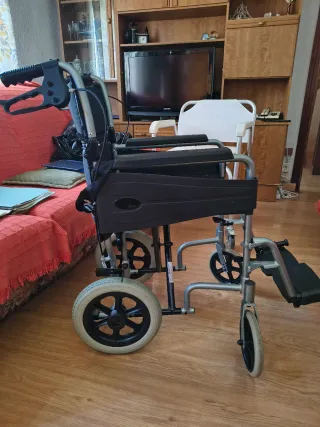 Silla de ruedas estrecha, especial para ascensor