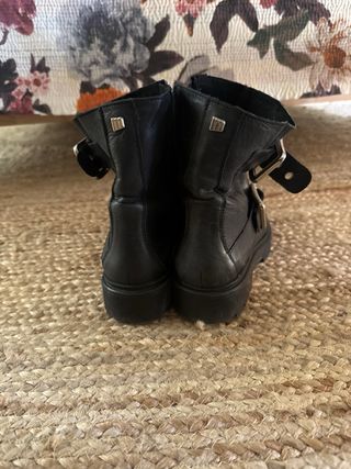 Botines Mustang Negros Hebillas