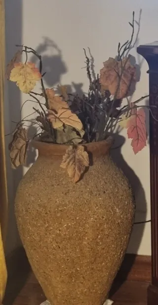 Jarrón de terracota beige y marrón