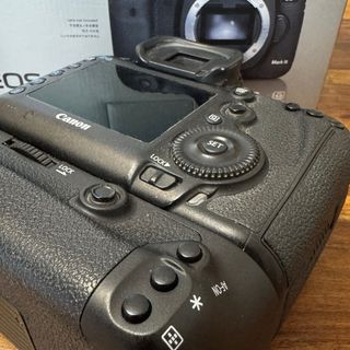 Canon 5D Mark III más BG-E11