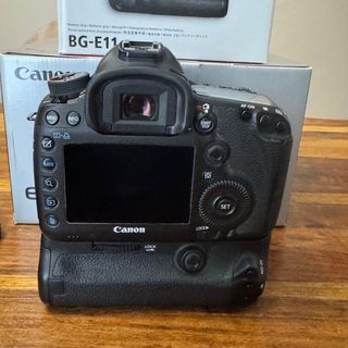 Canon 5D Mark III más BG-E11