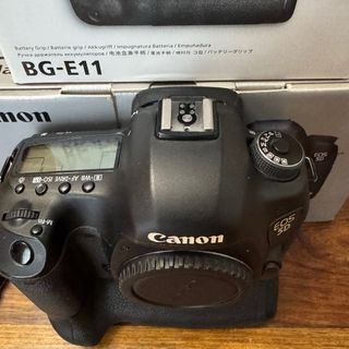 Canon 5D Mark III más BG-E11