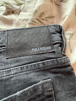 Pantalón vaquero Pull&Bear negro desgastado