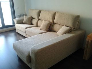 Sofá chaise longue con arcón