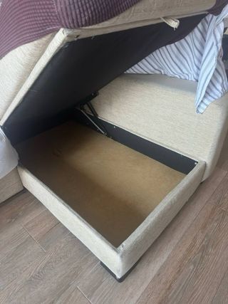 Sofá chaise longue con arcón