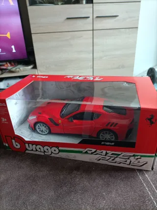 Ferrari F12tdf 1/24 Bburago Rojo