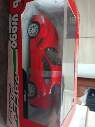 Ferrari F12tdf 1/24 Bburago Rojo