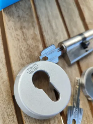 Cerraduras y llaves para puertas