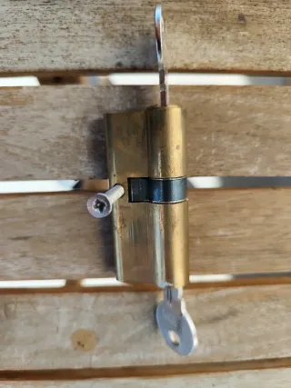 Cerraduras y llaves para puertas