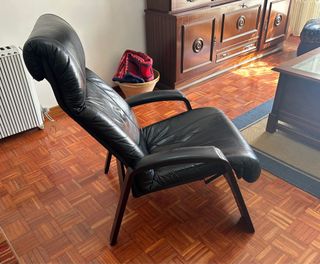 Sillón moderno cuero y madera