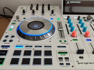 Denon DJ Prime 4 White Edition
