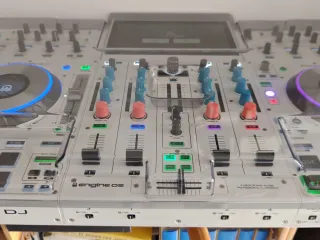 Denon DJ Prime 4 White Edition