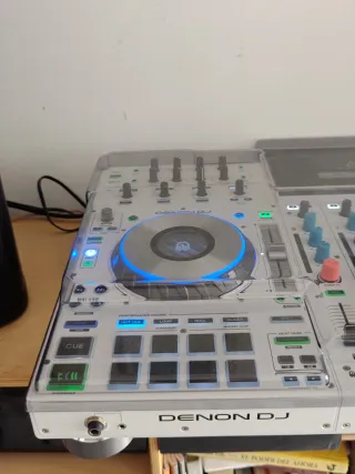 Denon DJ Prime 4 White Edition