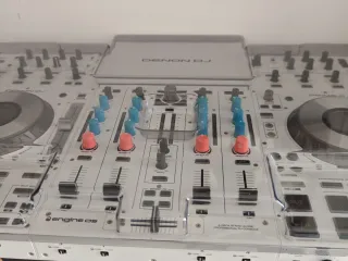 Denon DJ Prime 4 White Edition