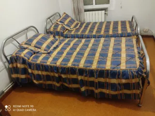 2 Camas Metálicas con Edredón y cojin