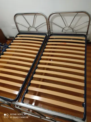 2 Camas Metálicas con Edredón y cojin