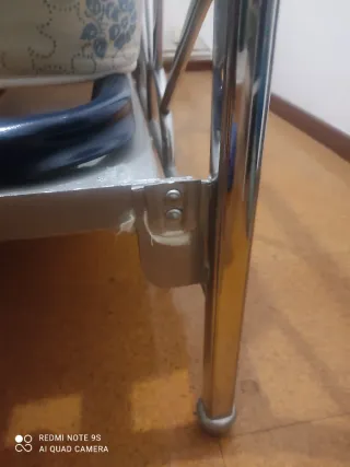 2 Camas Metálicas con Edredón y cojin