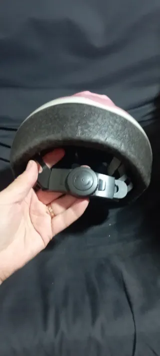 Casco bici per bambini rosa con animali