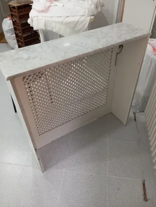 Cubre radiador con tapa de mármol
